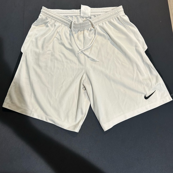 Nike White Soccer Shorts - Lightweight Performance for Every Match - Picture 4 of 5